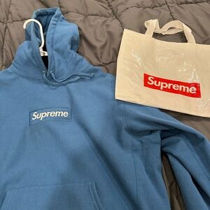 Supreme Blue Sweatshirt box logo / excellent condition/medium